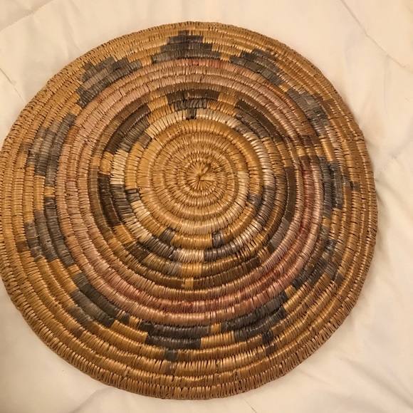 Vintage Native American Wedding basket 40 years old from Navaho reservation - Picture 3 of 3